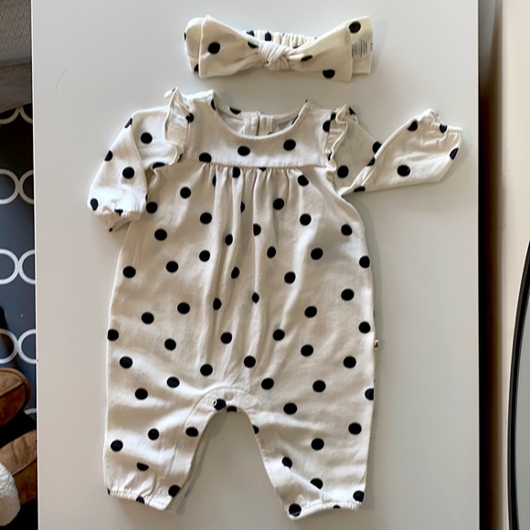 babyGAP Ruffle One-Piece + headband - Picture 1 of 1